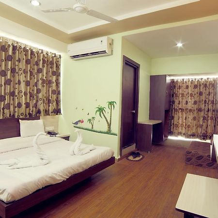 Hotel Avion Inn Ahmedabad Esterno foto