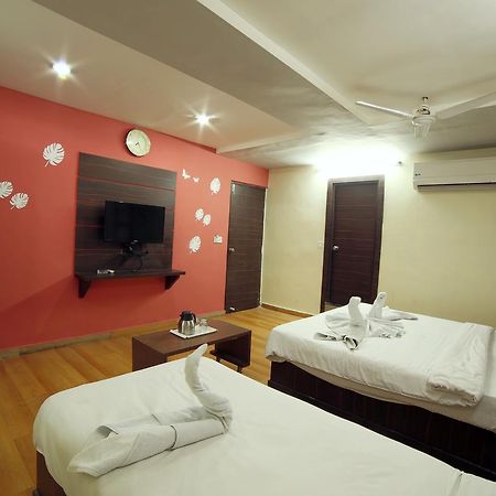 Hotel Avion Inn Ahmedabad Esterno foto