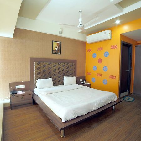 Hotel Avion Inn Ahmedabad Esterno foto