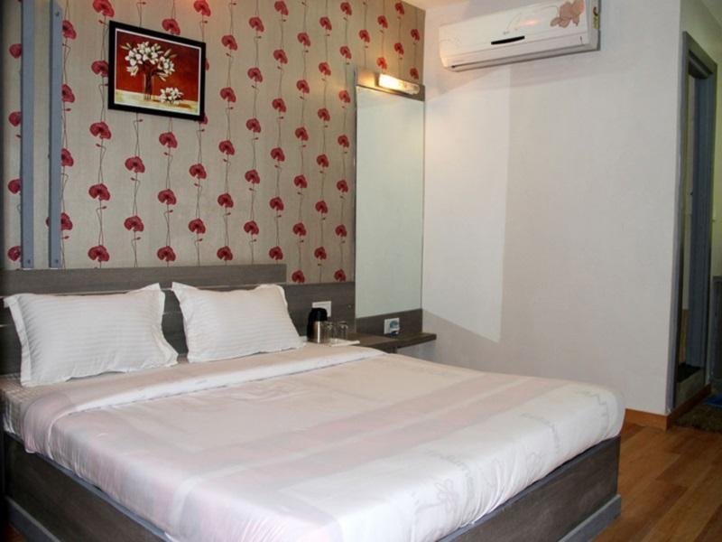 Hotel Avion Inn Ahmedabad Esterno foto