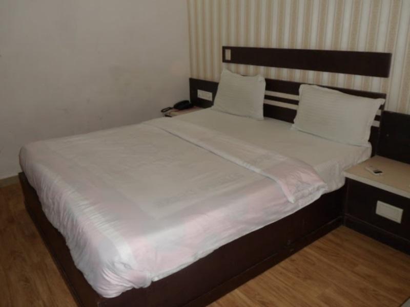 Hotel Avion Inn Ahmedabad Esterno foto
