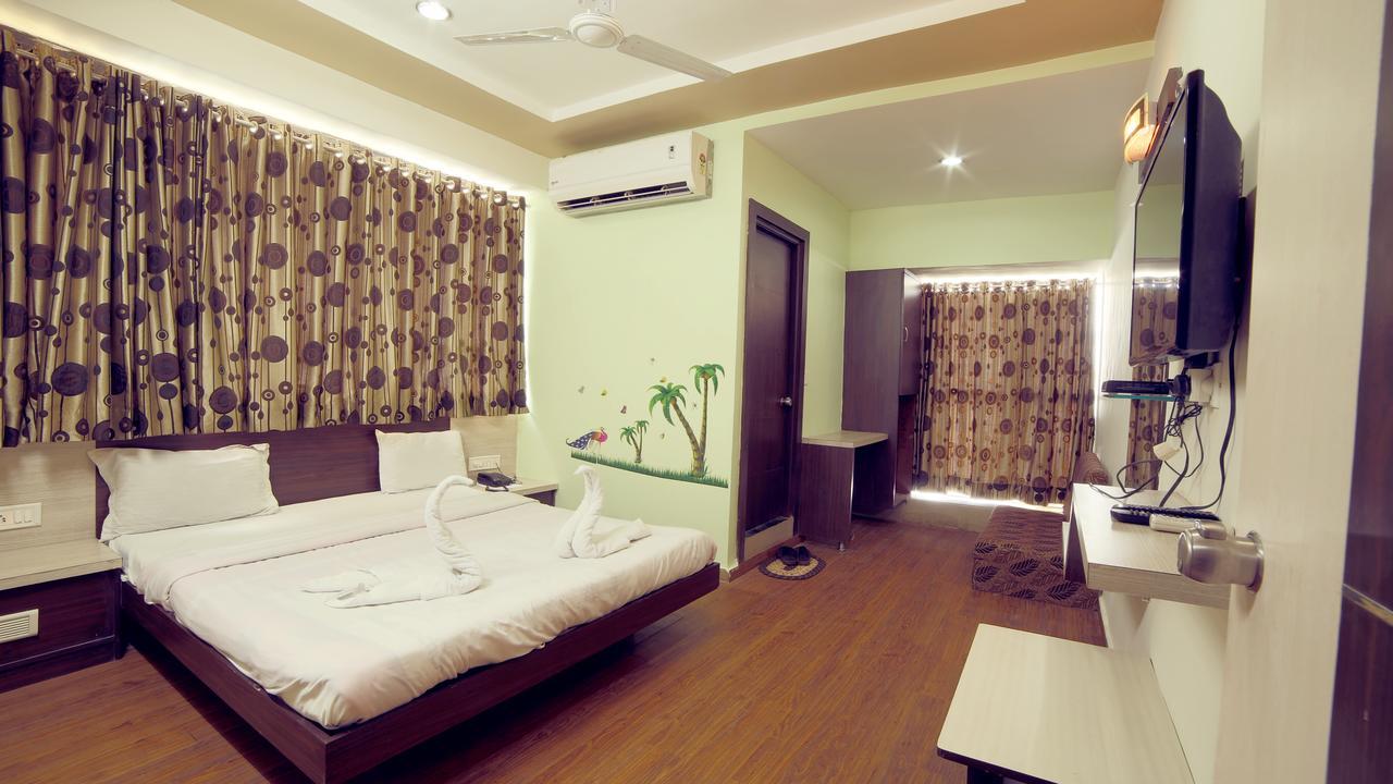 Hotel Avion Inn Ahmedabad Esterno foto