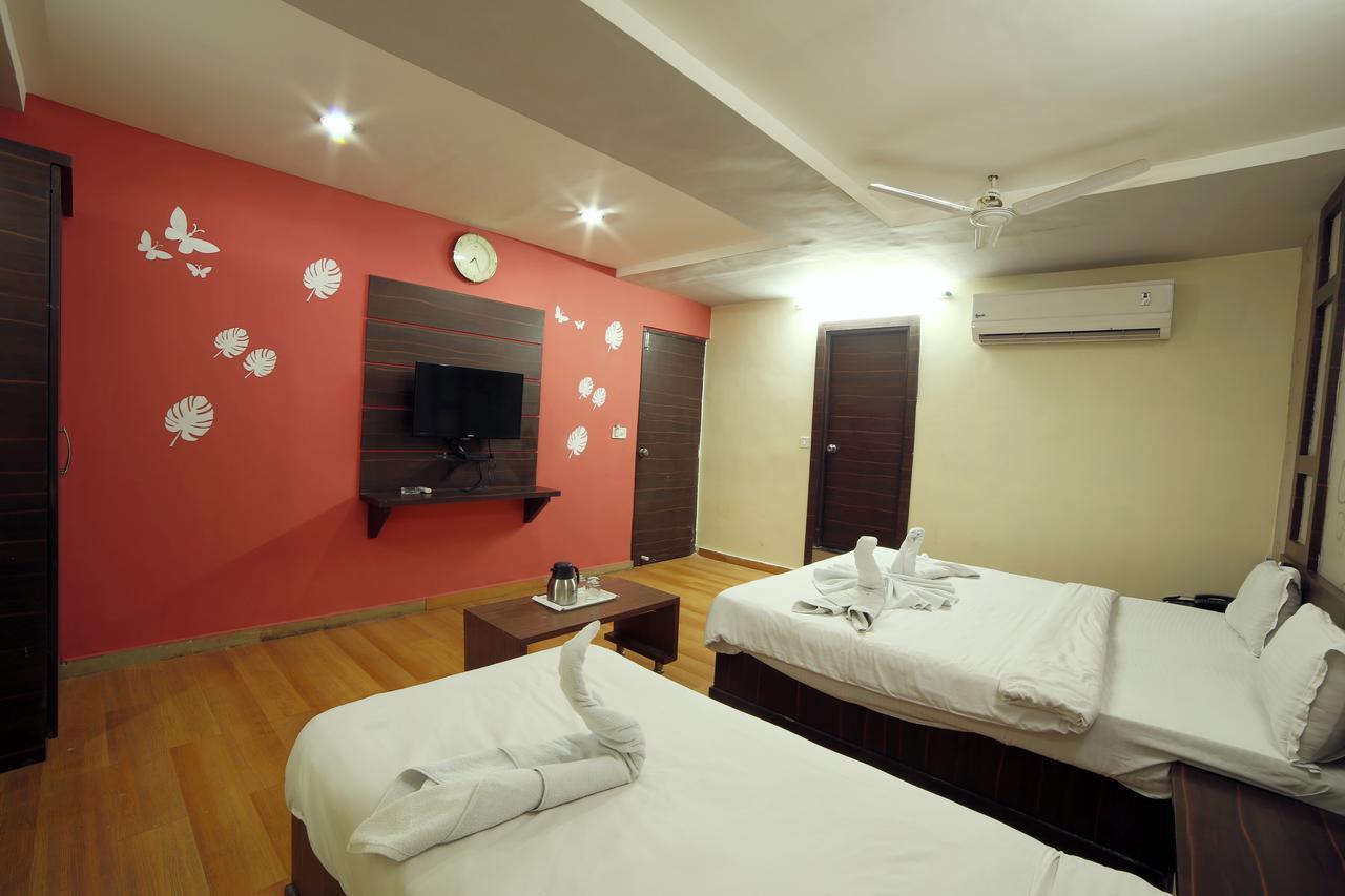 Hotel Avion Inn Ahmedabad Esterno foto
