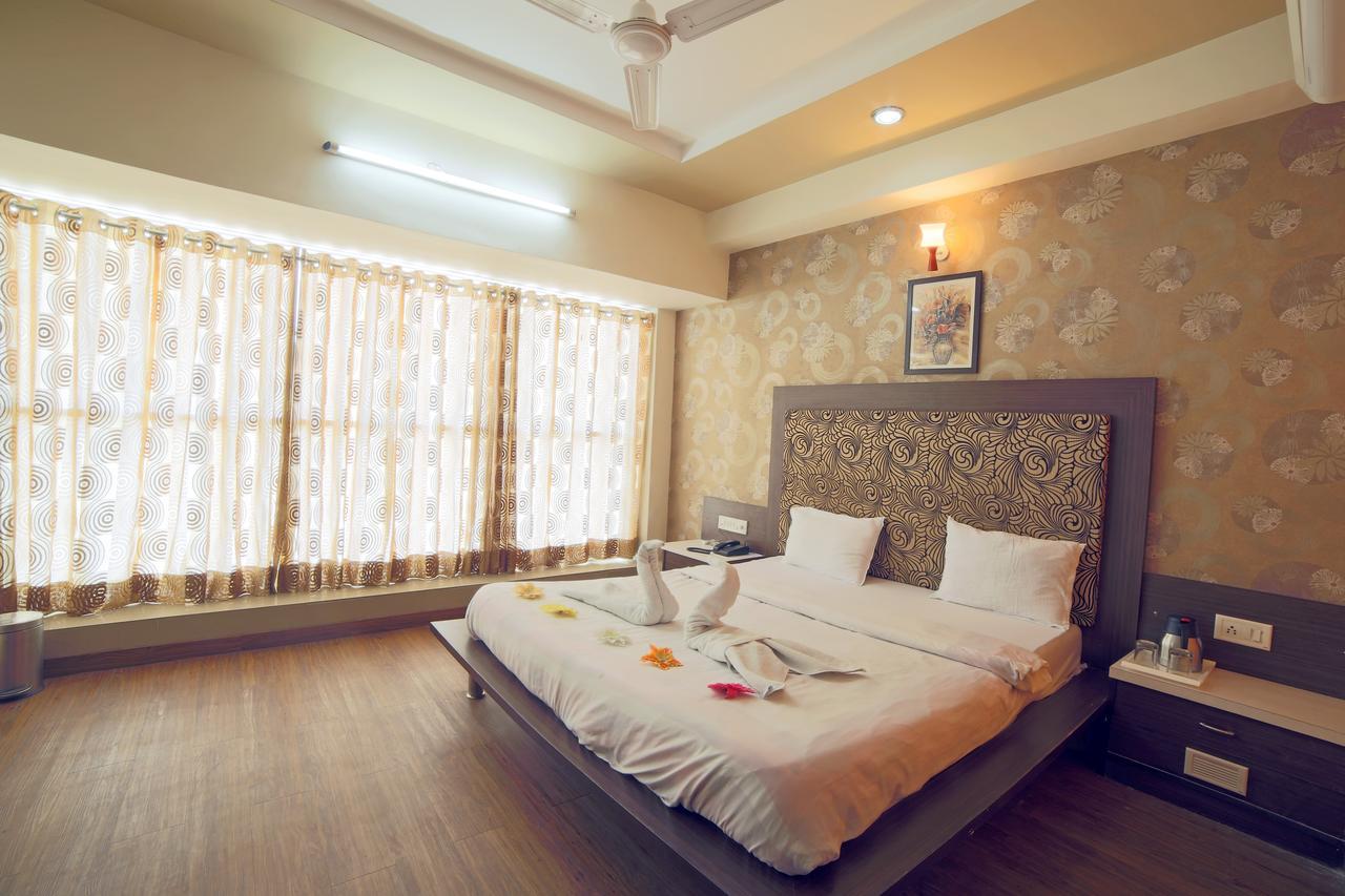 Hotel Avion Inn Ahmedabad Esterno foto