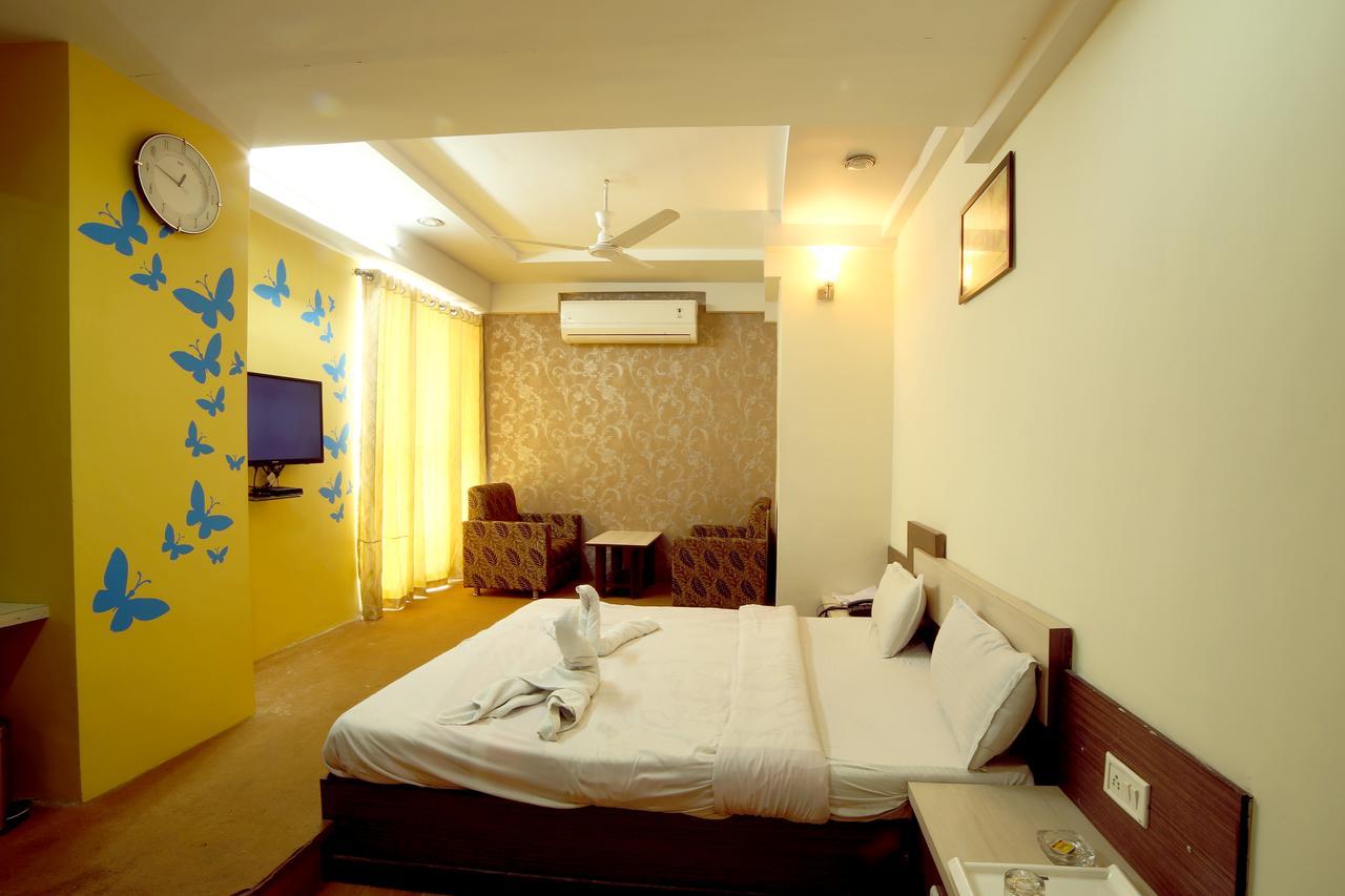 Hotel Avion Inn Ahmedabad Esterno foto